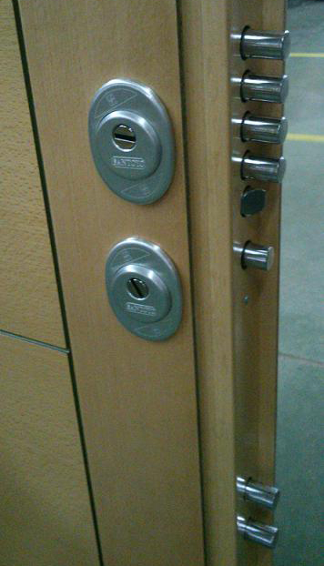 Puertas de seguridad con doble cerradura
